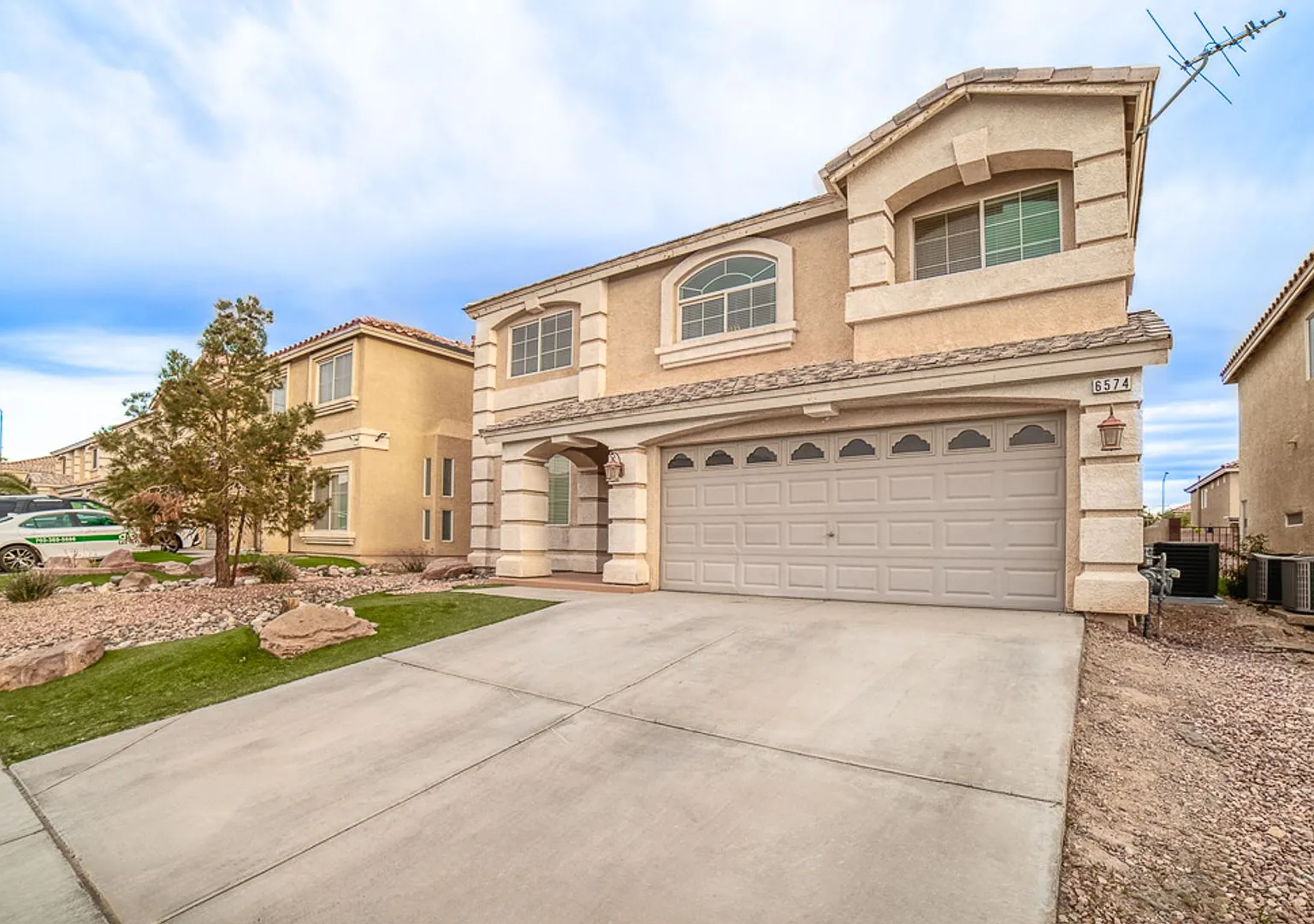 Move-In Ready Gorgeous 4-Bedroom Home With Pool! — Photo 2