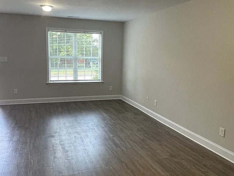 347 E Pine Ave — Photo 2