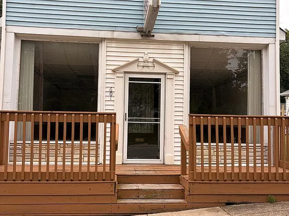 601 N 3rd St, Riverton, IL 62561