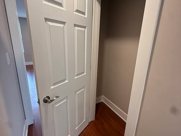 507 E Washington Ln — Photo 29
