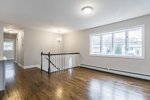 4th image of 406 Garden St