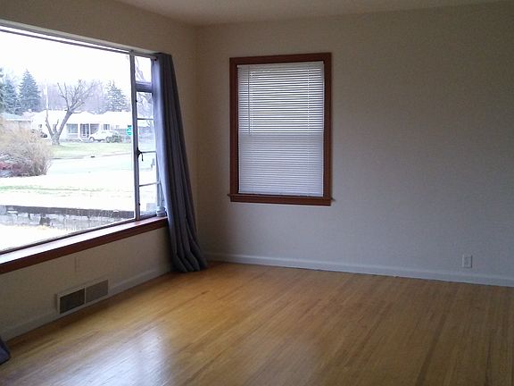 Livingroom new paint, drapes