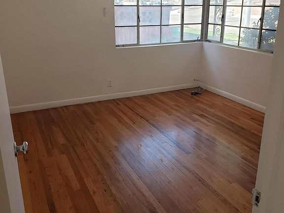 5th image of 900 W Yandell Dr