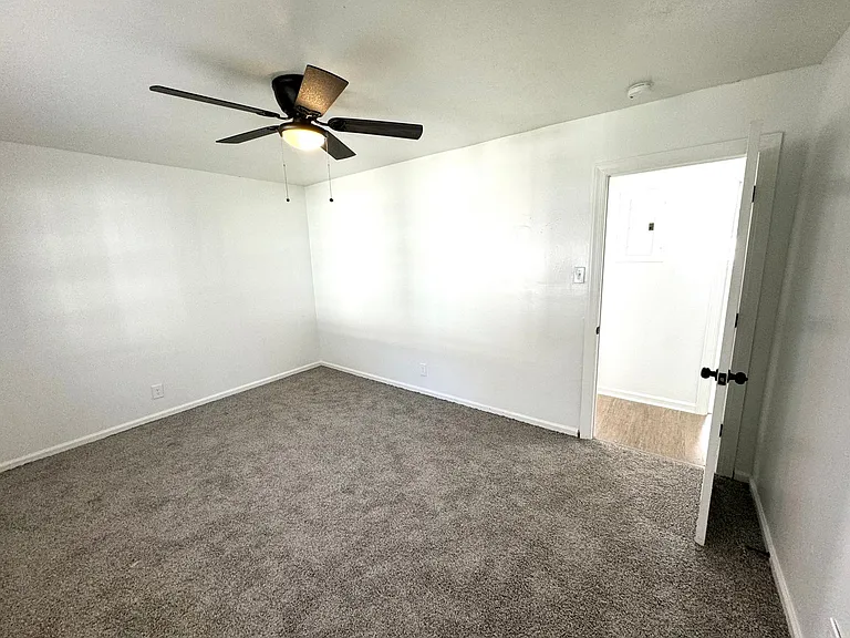 306 N Jackson St — Photo 44