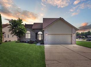52121 Ash Ct, Chesterfield, MI 48047