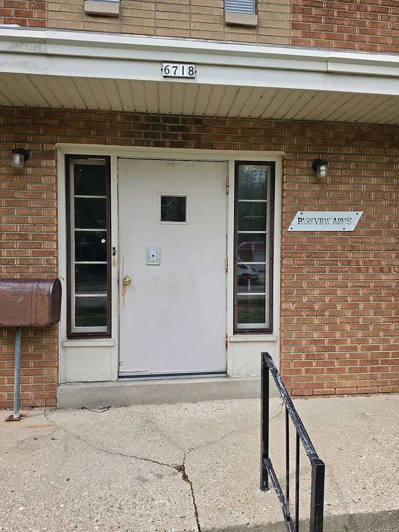 6718 W Warnimont Ave — Photo 1