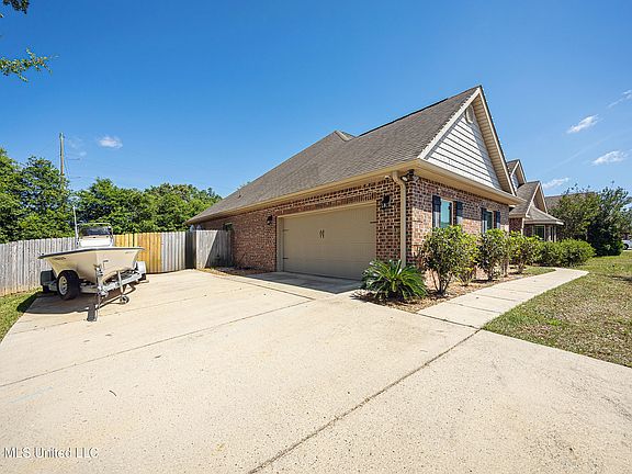 4th image of 15954 Walker Farm Ln