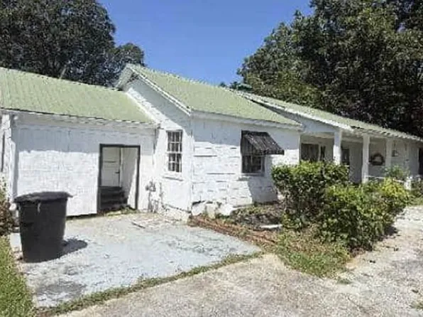 709 Crestview Dr, East Gadsden, AL 35903