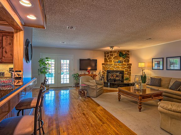 4th image of 3012 E Indianola St