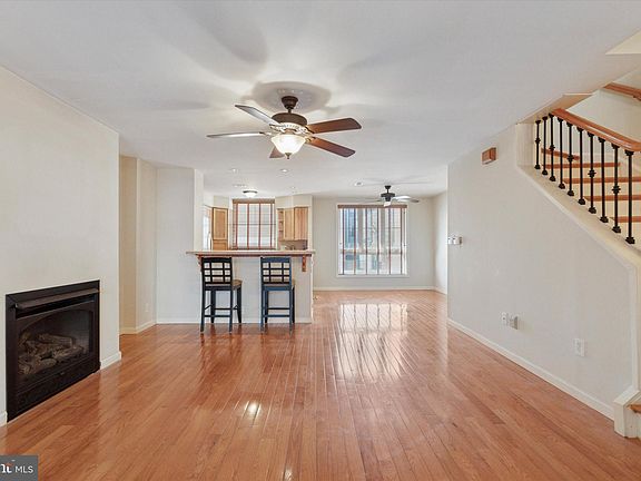 4th image of 812 Lombard St APT 14