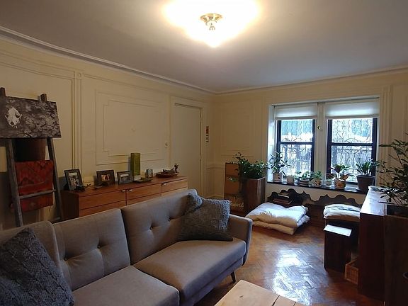 3rd image of 321 8th St #1