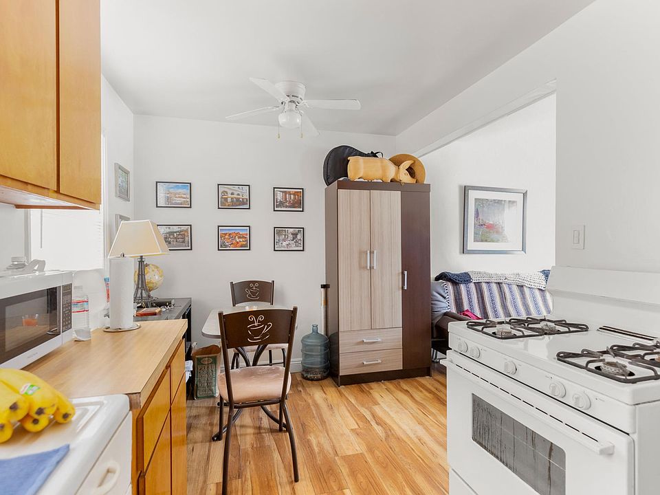 2nd image of 313 12th St APT 3