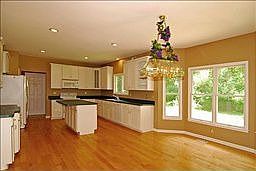2nd image of 8 Meadow Oak Dr