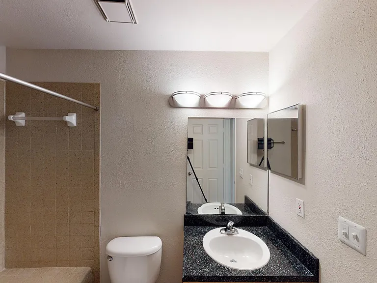 Altamira Place Apartment Homes — Photo 108