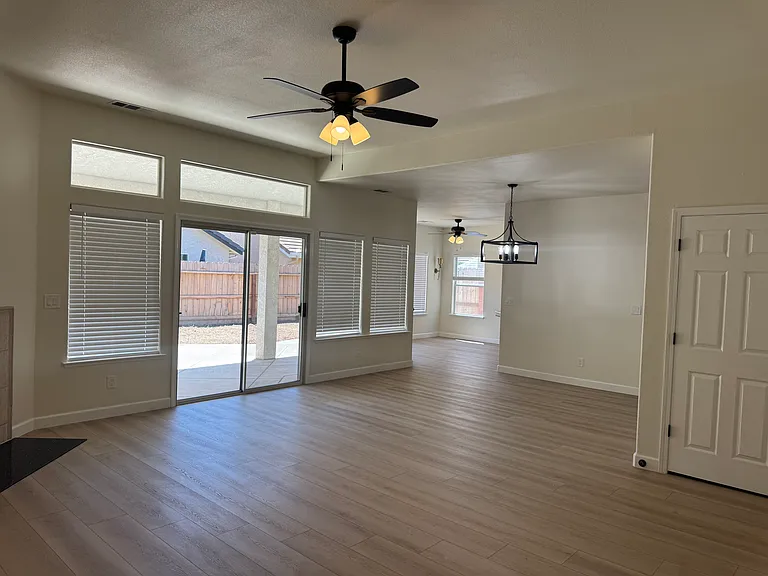 845 E Green Acres Dr — Photo 8