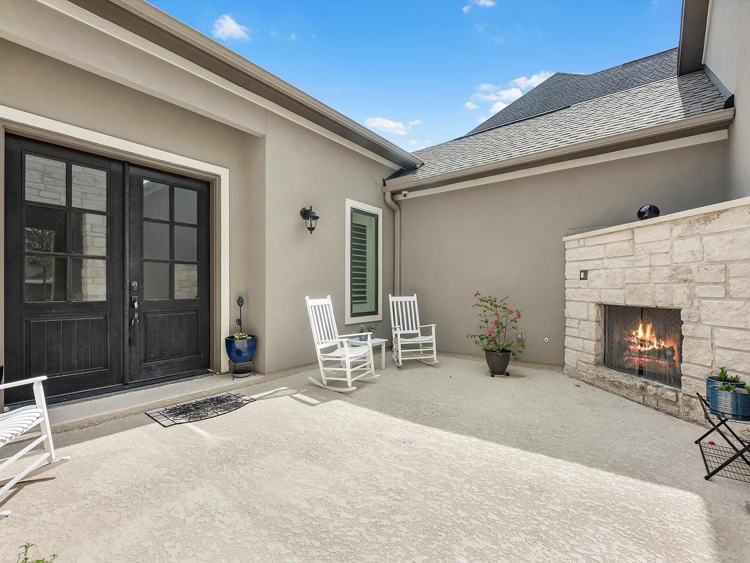 4 bed, 4.5 bath, 3899 sqft, $6,500 — Photo 3