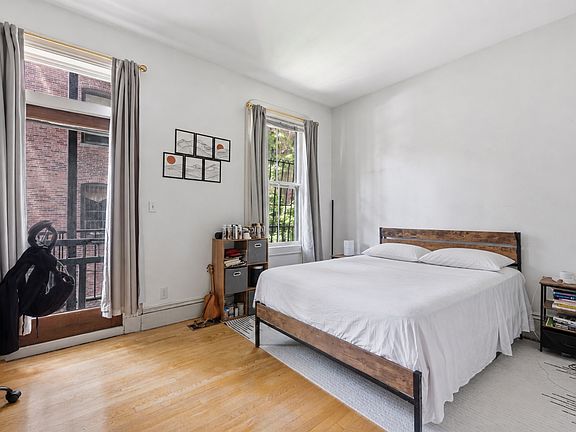 4th image of 38 Dartmouth St #1