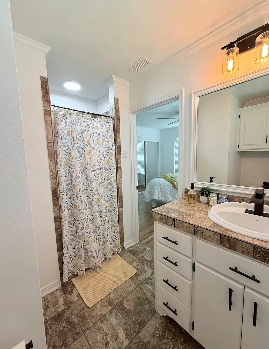 3 bed, 1565 sqft, $2,100 — Photo 3