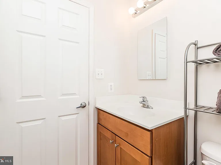910 S Charles St #B — Photo 22