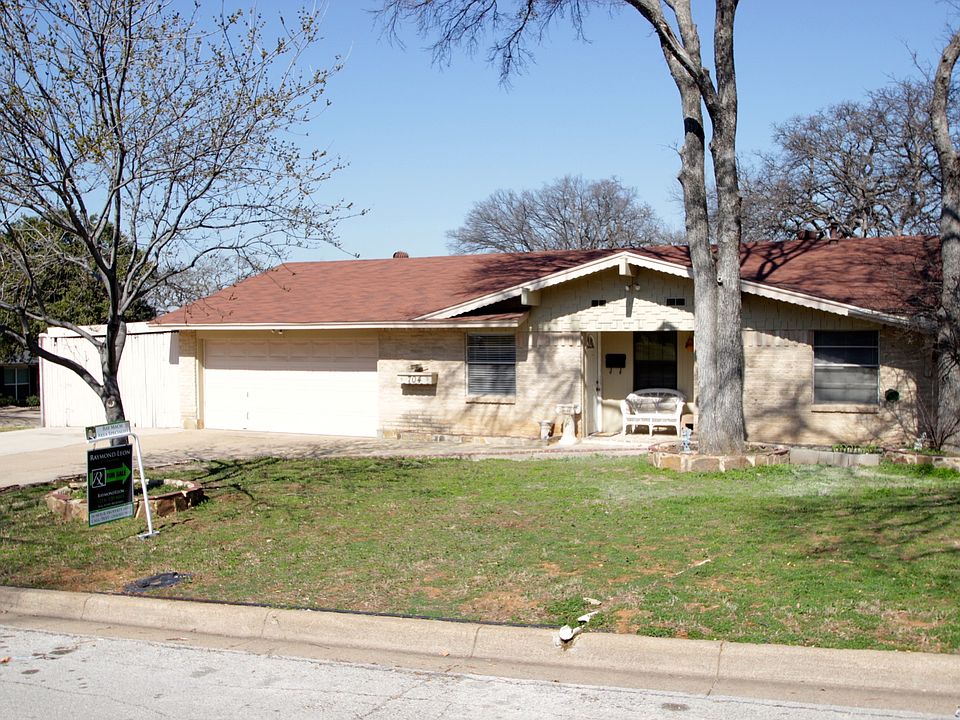 1st image of 704 Glenn Dr