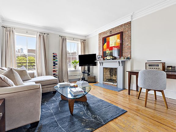 3rd image of 306 W 4th St APT E3