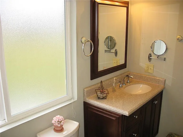 44 Picadilly Ct — Photo 25