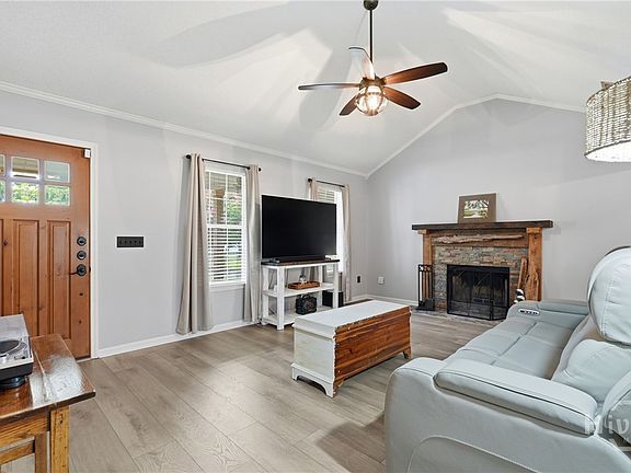 4th image of 126 Holcomb Street