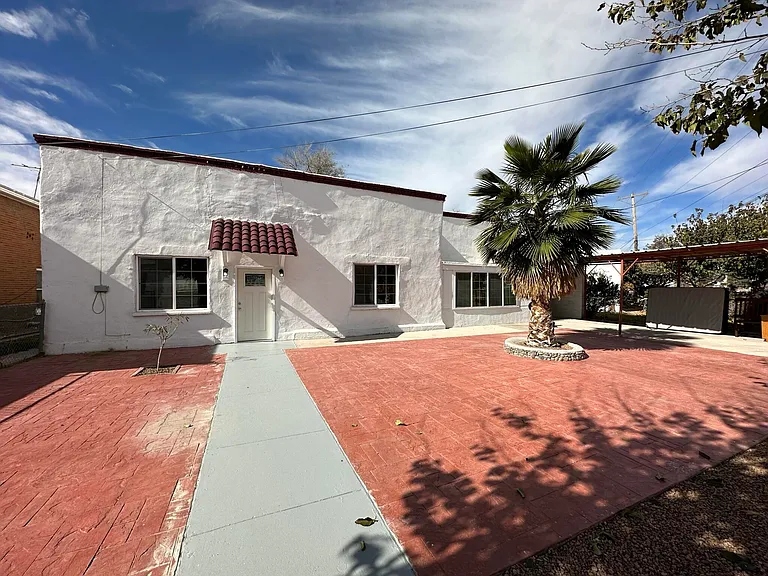 902 Orange St — Photo 1
