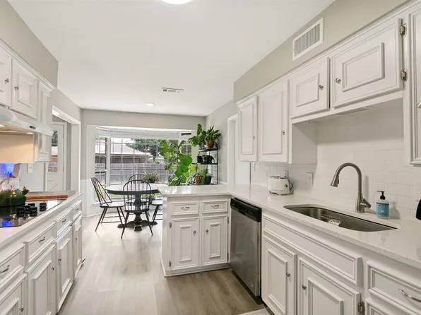2416 Heather Hill Ln, Plano, TX 75075