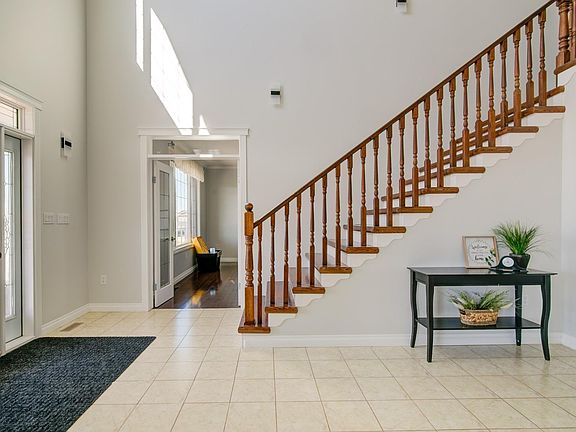 5th image of 441 Hartley Ave