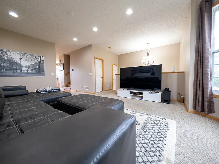 710 Village Pkwy — Photo 10
