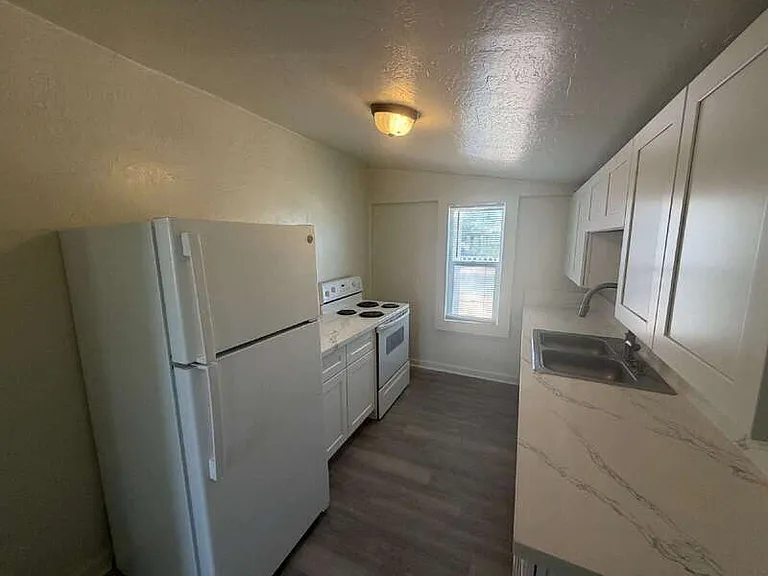 1010 N Park Ave — Photo 9