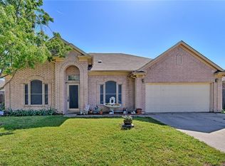 6709 Canyon Creek Dr, Arlington, TX 76001