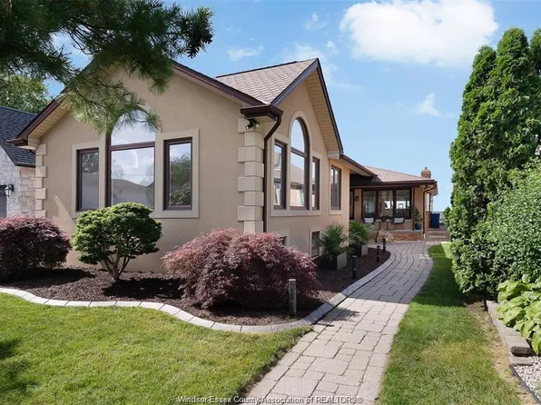 12862 Riverside Dr E, Tecumseh, ON N8N 1A8