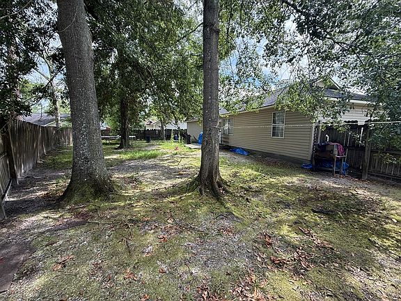 5th image of 2203 Pin Oak Cir