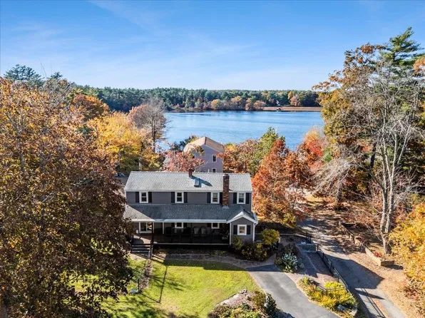 18 Lakeway St, Middleboro, MA 02346