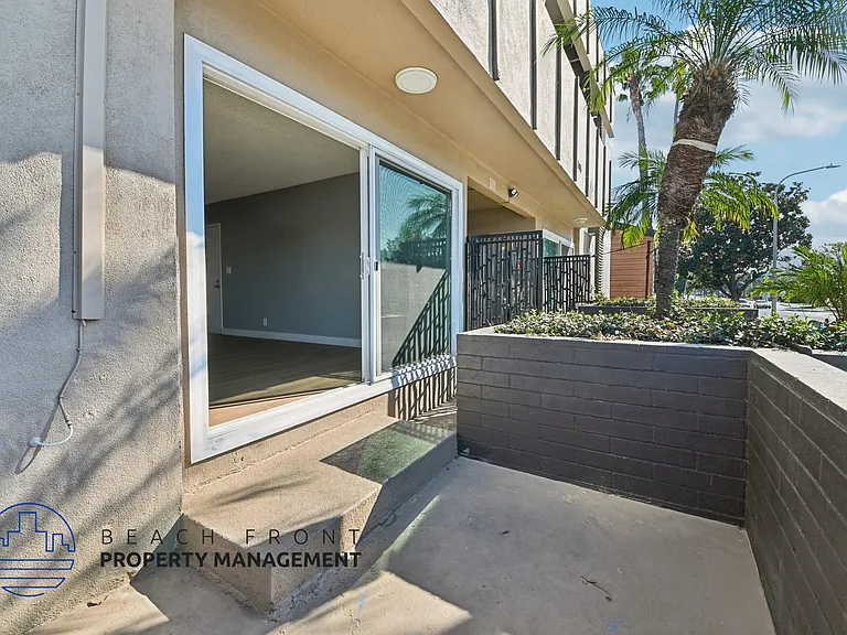 1105 N. Flower St. — Photo 17