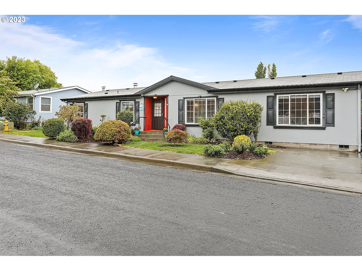 923 Floral St photo 1