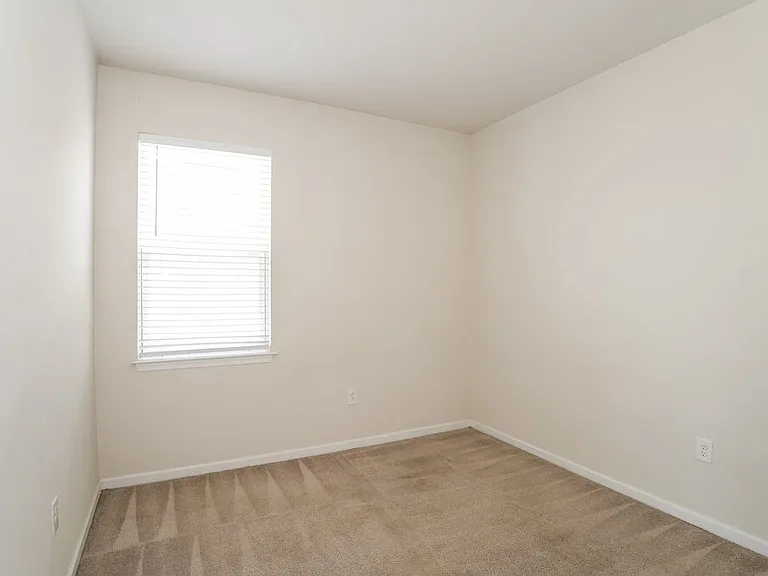 18424 Hunters Meadow Walk — Photo 14