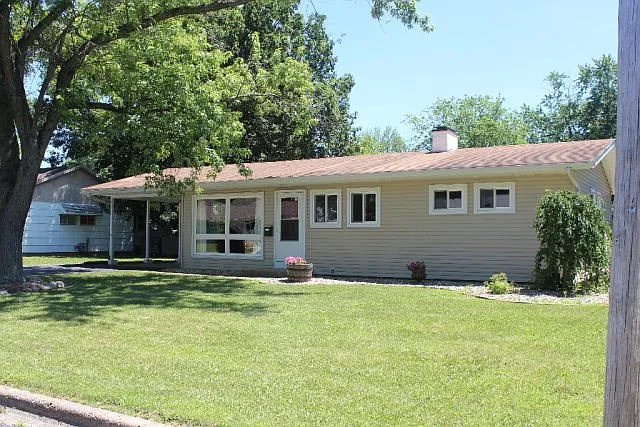 220 Dawn Ave photo 1
