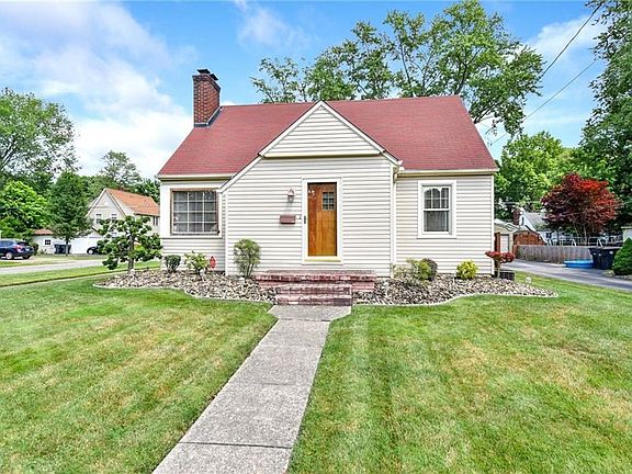 2nd image of 507 Hazelwood Ave SE