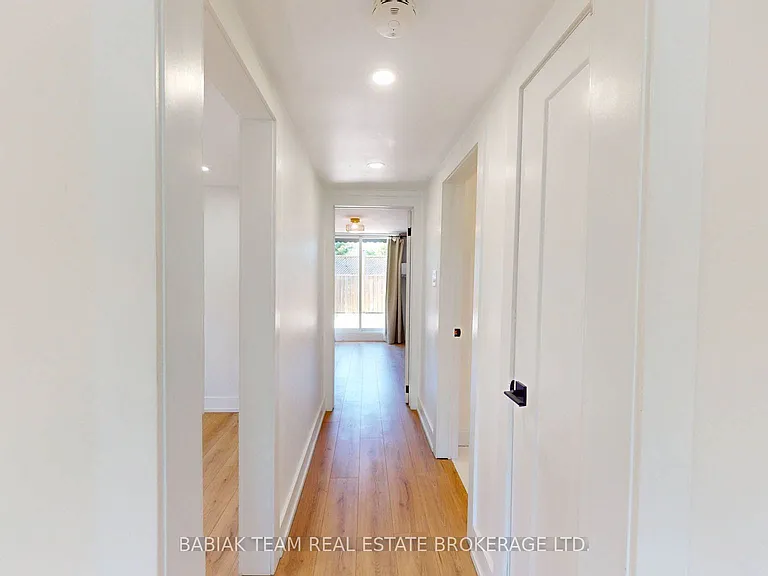 40 Alexander St — Photo 34