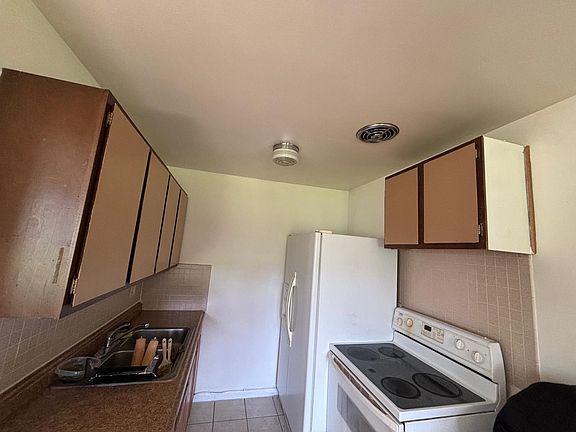 2nd image of 17175 Redford St #117