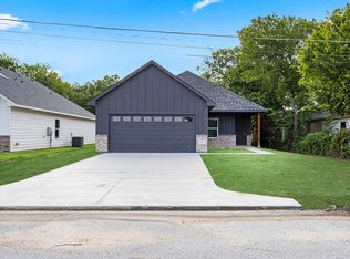 404 Evans St, Cleburne, TX 76031