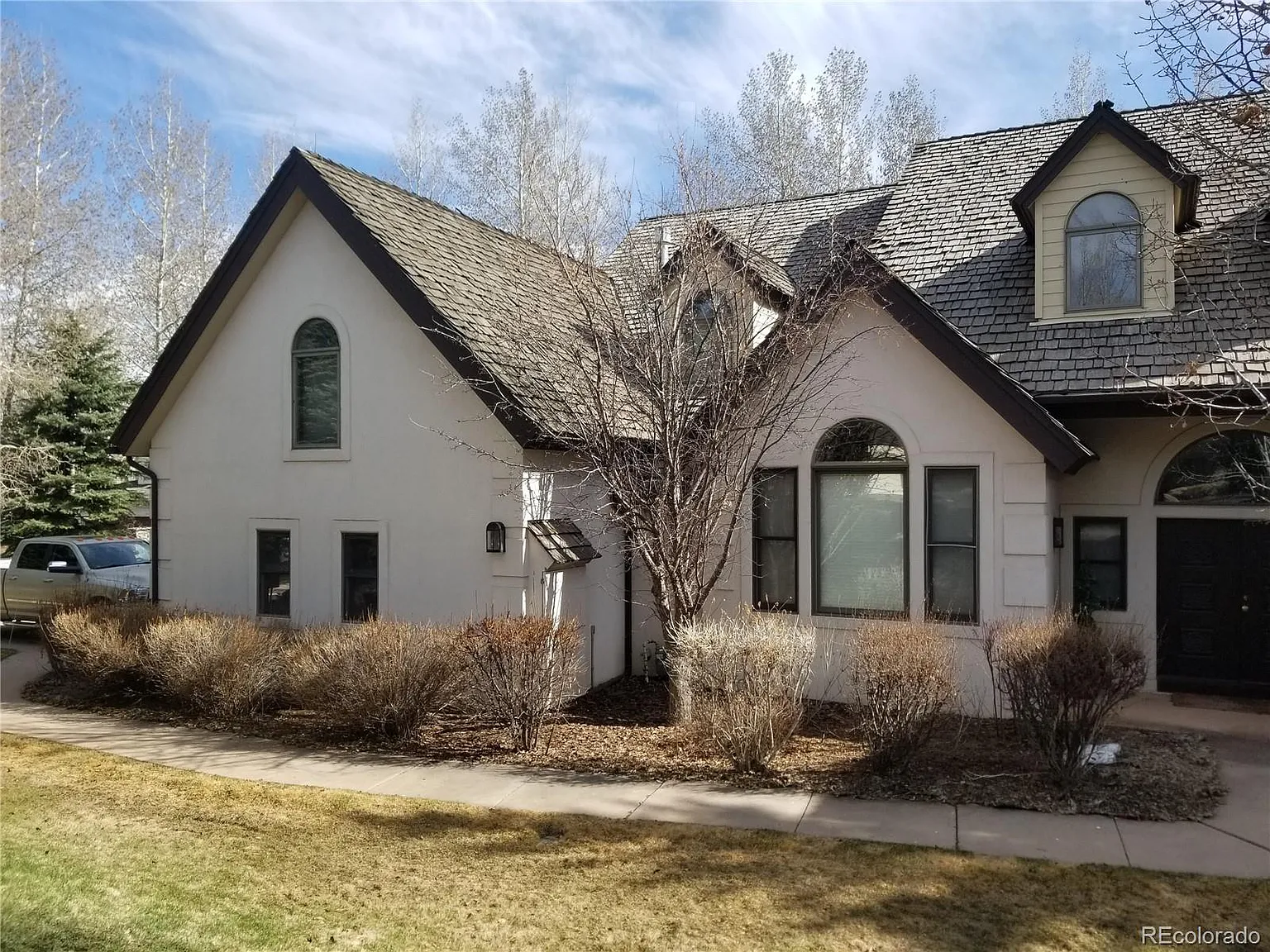 5 bed, 4.5 bath, 4298 sqft, $8,800 — Photo 4