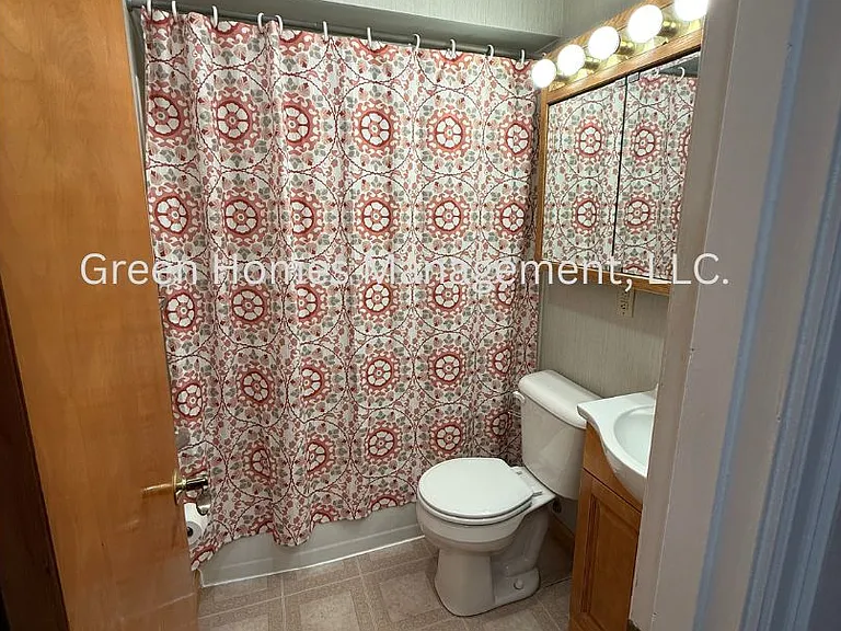 895 Harrison St — Photo 5