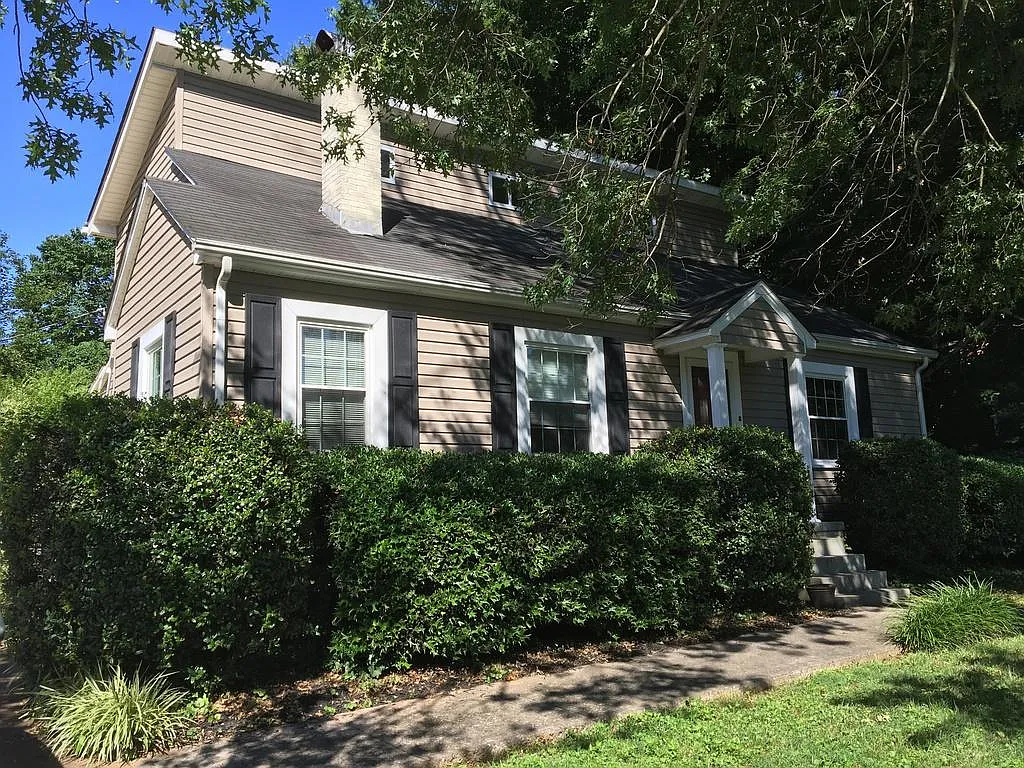 3 bed, 2.5 bath, 1605 sqft, $1,825 — Photo 2