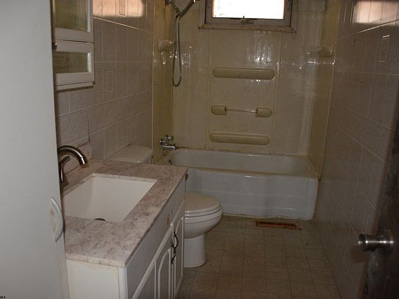 14th image of 801 Harmony Rd
