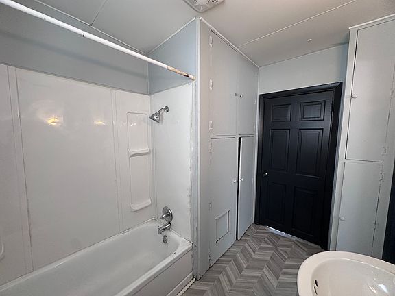 5th image of 1018 Chandler St