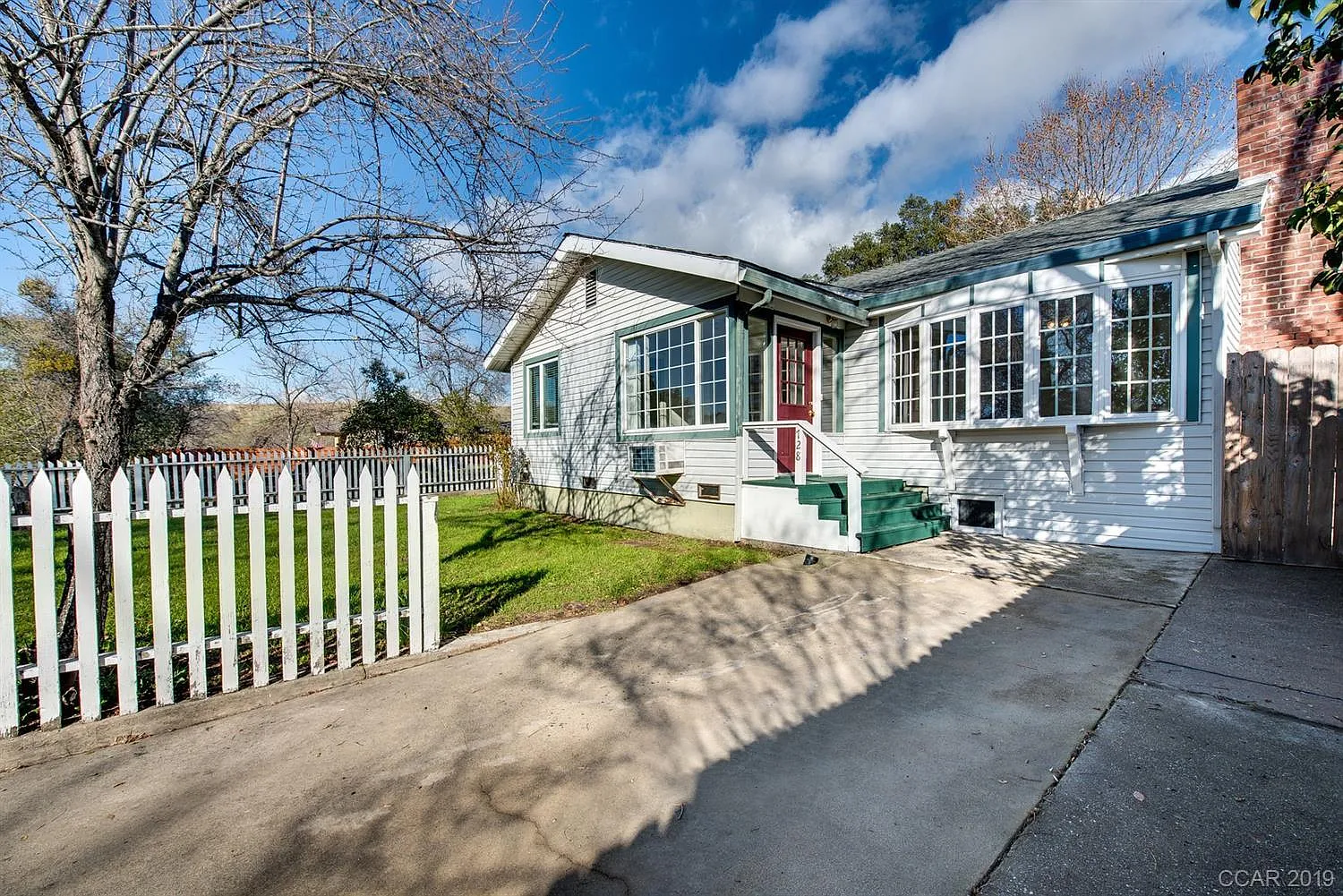 728 Kirby St photo 1
